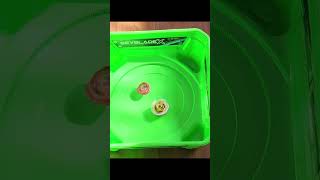 Venom Devolos vs Soar Phoenix beybladebeybladexbatalhabattleshort [upl. by Latreshia]