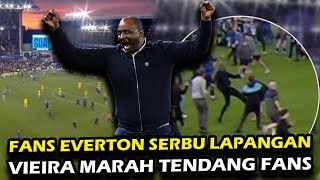 Lolos Degradasi Laga Belum Usai Fans Everton Serbu Lapangan Vieira Tendang Fans Hingga Jatuh [upl. by Akinorev]