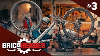 Com reparar la bici amb BricoHeroes 01x18 [upl. by Nojed]