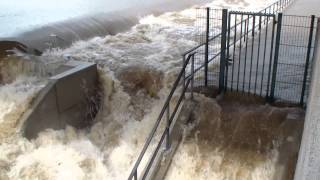 Hochwasser 2013  Muldestausee Auslaufbauwerk 2 [upl. by Sivrahc]