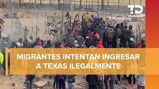 Migrantes intentan derrumbar valla en Ciudad Juárez para entrar a EU captan VIDEO [upl. by Currier]