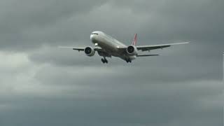 Turkish Airlines Boeing 777300 TCJJU Landing London Heathrow 27R [upl. by Pol]