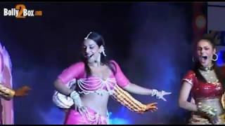 Vidya Balan Oh la la Dance Moves  Bolly2box [upl. by Violetta]