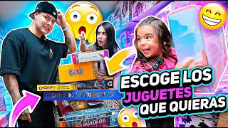 COMPRANDO TODOS LOS JUGUETES QUE SALOMÉ ESCOJA EN 8 MINUTOS😱🎁 Carlos amp Adri [upl. by Pirali]