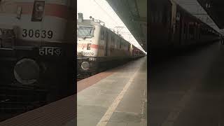 15960 Down Dibrugarh i to Howrah Kamrup Express Arrive New Alipurduar youtube shortvideo onboard [upl. by Marius201]