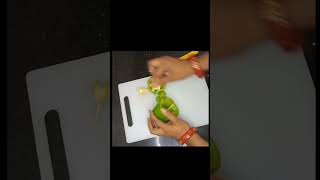 How to cut CapsicumBell Pepper  शिमला मिर्च को कैसे काटे  shorts [upl. by Vasilis]