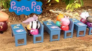 PEPPA PIG en clase y en el parque con sus amigos Juguetes PEPPA PIG [upl. by Fae]