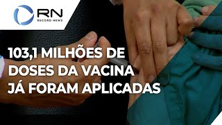 Brasil já aplicou 1031 milhões de doses da vacina contra o coronavírus [upl. by Ilrahs]