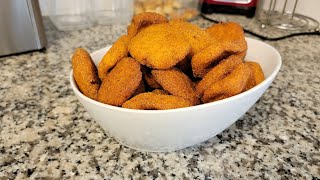 Lets make these African snacks How to make perfect Bannana fritters Zitumbuwa Vitumbuwa [upl. by Anerat703]