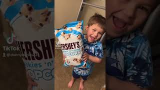 We tried Hersheys Cookies amp Cream Popcorn [upl. by Craven]