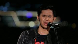 Cakra Khan  Harus Terpisah Live at Music Everywhere [upl. by Enneyehs710]