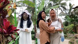 Video lucu  BERTEMU HANTU KUNTILANAK [upl. by Enttirb]