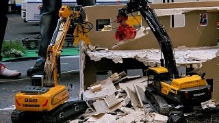 RC DEMOLITION CONSTRUCTION SITE WITH RC CONSTRUCTION MACHINERY  Erlebniswelt Modellbau Erfurt 2016 [upl. by Alahc]