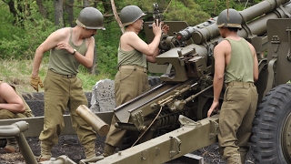 Demonstration ShootingReenacting 105mm Howitzer M2522FAB [upl. by Scevor944]