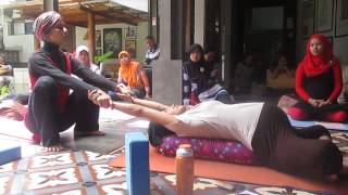 Yoga Prenatal Sakit dan Pegal Punggung [upl. by Remmus]