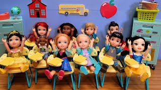 Elsa amp Anna toddlers  back to school 2022  Barbie is the teacher  lockers [upl. by Baptlsta]