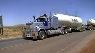 Mack Superliner V8 roadtrain great sound [upl. by Rednaeel202]