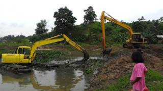 AMPHIBIOUS EXCAVATOR  SWAMP BACKHOE  MARSH BUGGY  FLOATING EXCAVATOR ultratrex samarinda [upl. by Lattie]