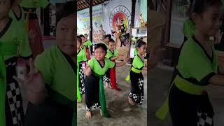 Gerakan Gemoi Penari Bali dance viral dancecraze penari [upl. by Nnyloj]