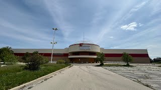 Exploring the Abandoned Fry’s Electronics Store in Indianapolis [upl. by Dunham]