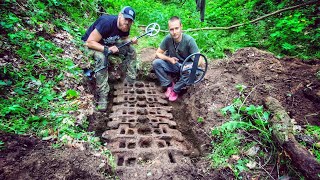 Panzerreste mitten im Wald gefunden  Schatzsuche mit Metalldetektor [upl. by Amanda352]