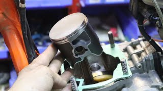 KTM TPI 300 2023 Piston Refresh 125Hour Maintenance for Power [upl. by Thomasine]