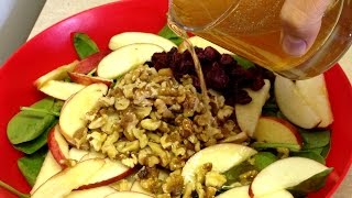 Ensalada de Espinacas Manzana Y Nuez Acompañada con un Aderezo Delicioso [upl. by Gurevich]