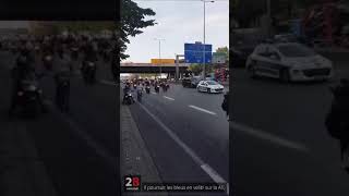 Il poursuit l’équipe de France en velib sur l’autoroute A1 [upl. by Mur399]