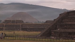 La Pirámide del Sol en Teotihuacán El enigma de la cueva subterránea [upl. by Lirpa44]