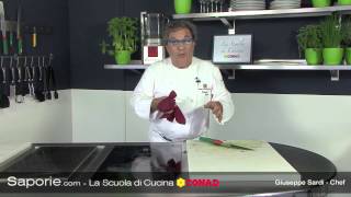 Lavare asciugare tritare e conservare il prezzemolo  Chef Beppe Sardi  Scuola di cucina Saporie [upl. by Nerrawed]