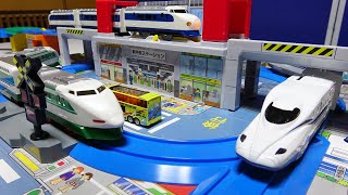 Plarail Shinkansen ☆ A Japanese retro Shinkansen ran on the course of stations and bridges [upl. by Iahc]