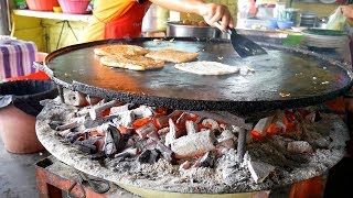 Amazing MALAYSIAN BREAKFAST ROTI cooked over CHARCOAL MELAKA  Food and Travel Channel  Malaysia [upl. by Kironde741]