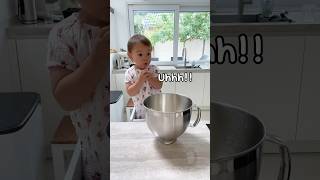 Kleine Meisterbäckerin 🧁 meal parenting cooking backen shorts Mamiseelen [upl. by Swagerty]