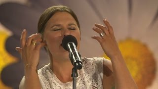 Mia Skäringer – Du kan gå din egen väg  Lotta på Liseberg TV4 [upl. by Sik]