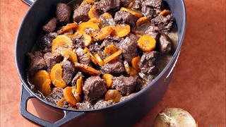 Recette  Boeuf bourguignon aux carottes en cocotte [upl. by Kcirdnekal888]