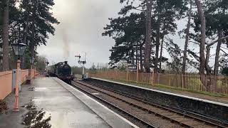 Gloucestershire Warwickshire Steam Railway GWSR arriving Broadway 28th December 2022 [upl. by Mendoza485]