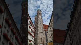 Frauen Kirche ve soğan kubbeler frauenkirche munich münchen münih sokakmüziği almanya kilise [upl. by Eiznikam]