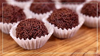 BRIGADEIROS de Chocolate FACILÍSIMOS SOLO 3 Ingredientes  TRUFAS de CHOCOLATE BRASILEÑAS [upl. by Ecnedac336]