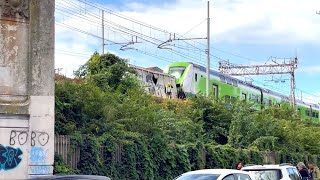 Milano treno merci deragliato perde un container e colpisce un convoglio passeggeri [upl. by Schaper43]