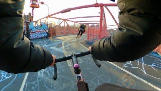 FIXED GEAR  POV MORNING BIKE COMMUTING OVER THE WILLIAMSBURG BRIDGE with SKIDD CRAZY [upl. by Wobniar]