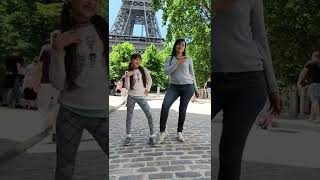 VOLANO FARFALLE A PARIGI Torre Eiffel shorts LasLunas [upl. by Nnaasil]