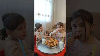 KFC TAVUK annem yapar ben yerim shorts keşfet viralvideo komedikfcchickencute [upl. by Akyssej]