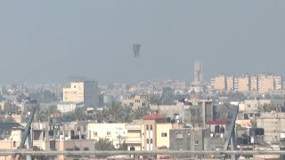 Parachutage daide humanitaire sur Gaza  AFP Images [upl. by Adyela]