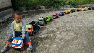 Mainan Mobil Truk  Mobil Konstruksi Molen Semen Pasir  Belajar Warna Bahasa Inggris [upl. by Gehman]