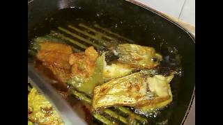 How to cut and fry wolf herring fish  Cara memotong amp goreng ikan parang by Linda Hussin​ [upl. by Hammock]