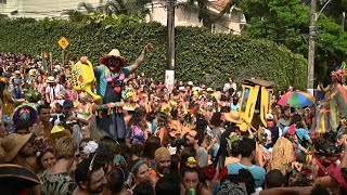 Mais de 450 blocos previstos no carnaval do Rio  AFP [upl. by Okimuy648]