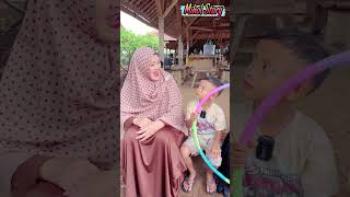 KARENA HUJAN PULANG KE RUMAH PAKAI HOLA HOOP AJAIB☺️😁 trending comedy humorsegar funny humor [upl. by Kubiak]