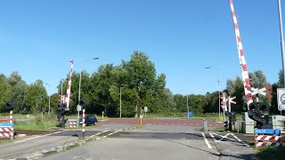 Spoorwegovergang Uithuizen  Dutch railroad crossing [upl. by Calhoun711]