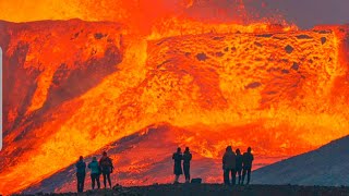 HUGE LAVA FLOWS LEAVE PEOPLE IN AWEMOST AWESOME VIEW ON EARTHIceland Volcano Throwback May31 2021 [upl. by Labana69]