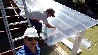 Como Instalar Uma cobertura De policarbonato Alveolar cristal DIY Em Pergolado de Madeira [upl. by Eednim]